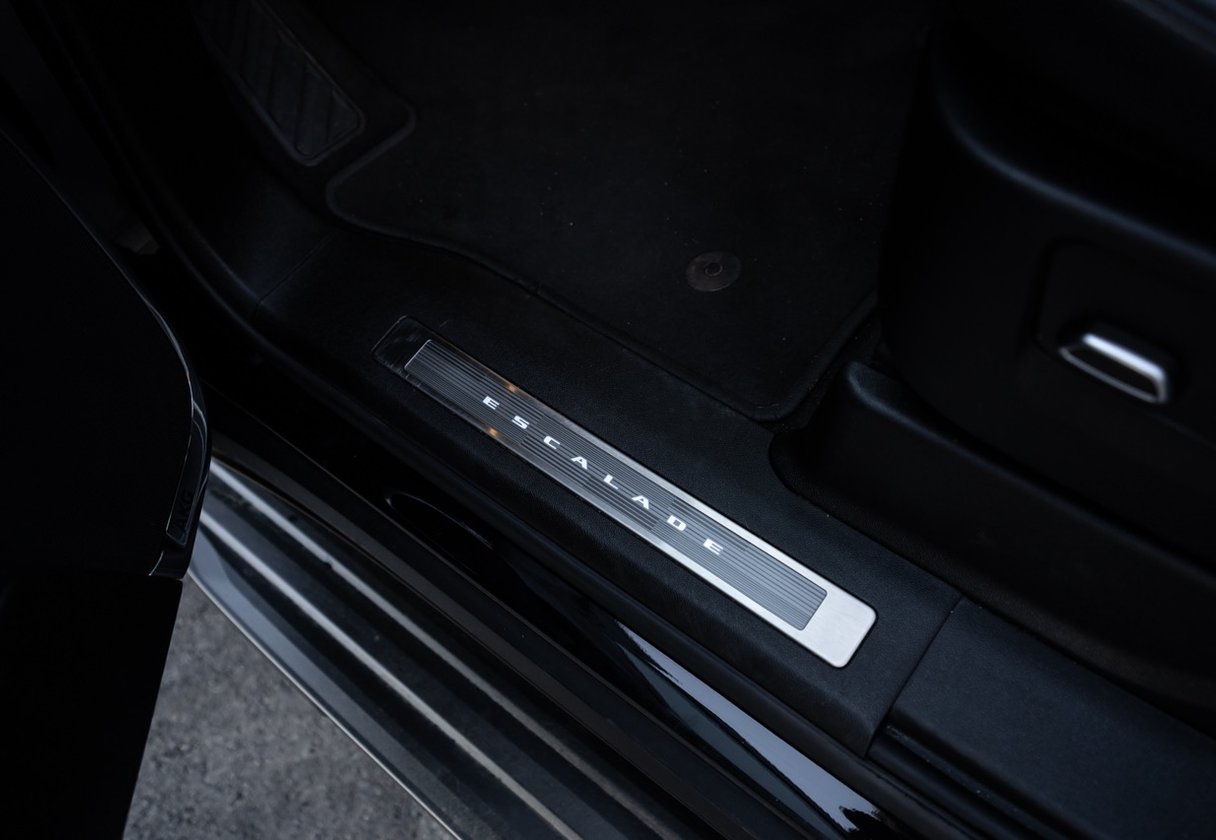 a detailed door well for an Escalade